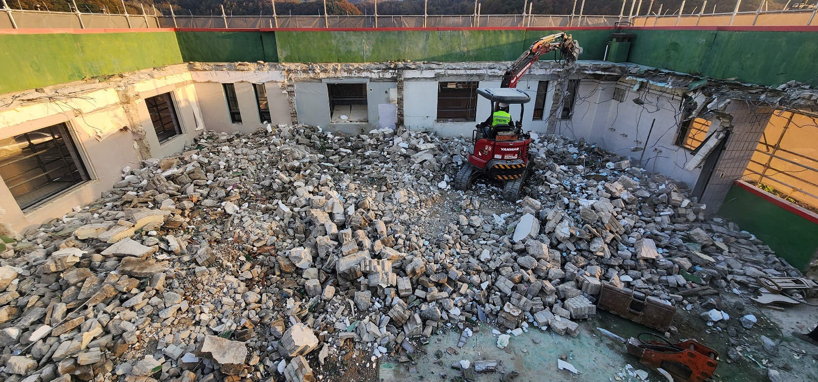 /user/c/captain/editor/2512/b9d4cf7215f5d836fdb399c467ce45b1_1766381813_2367.jpg 이미지크게보기