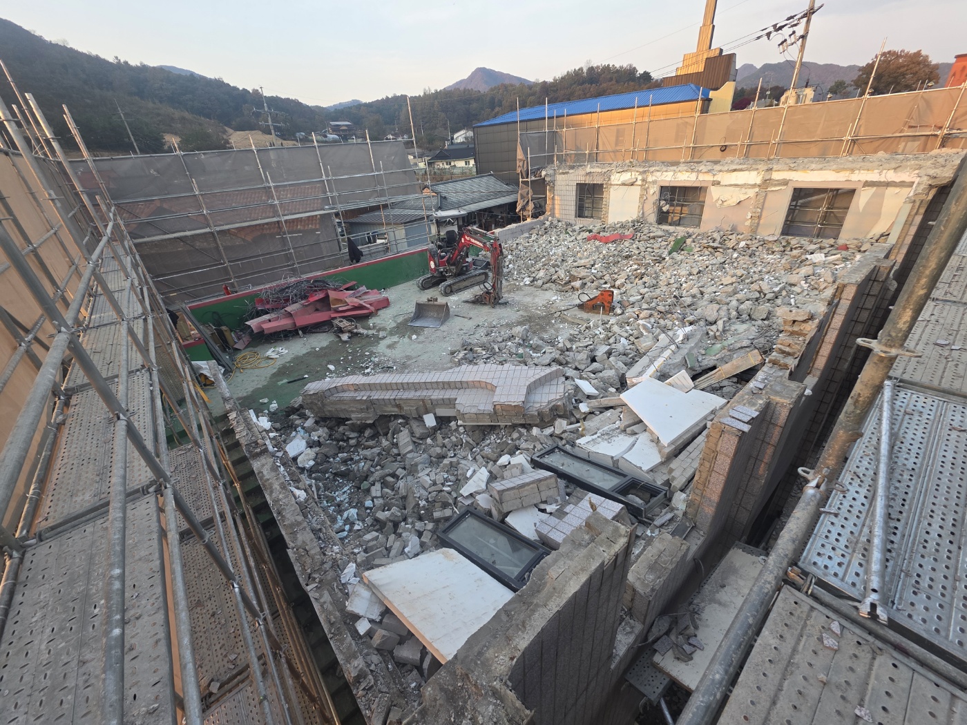 /user/c/captain/editor/2512/b9d4cf7215f5d836fdb399c467ce45b1_1766381814_6886.jpg 이미지크게보기