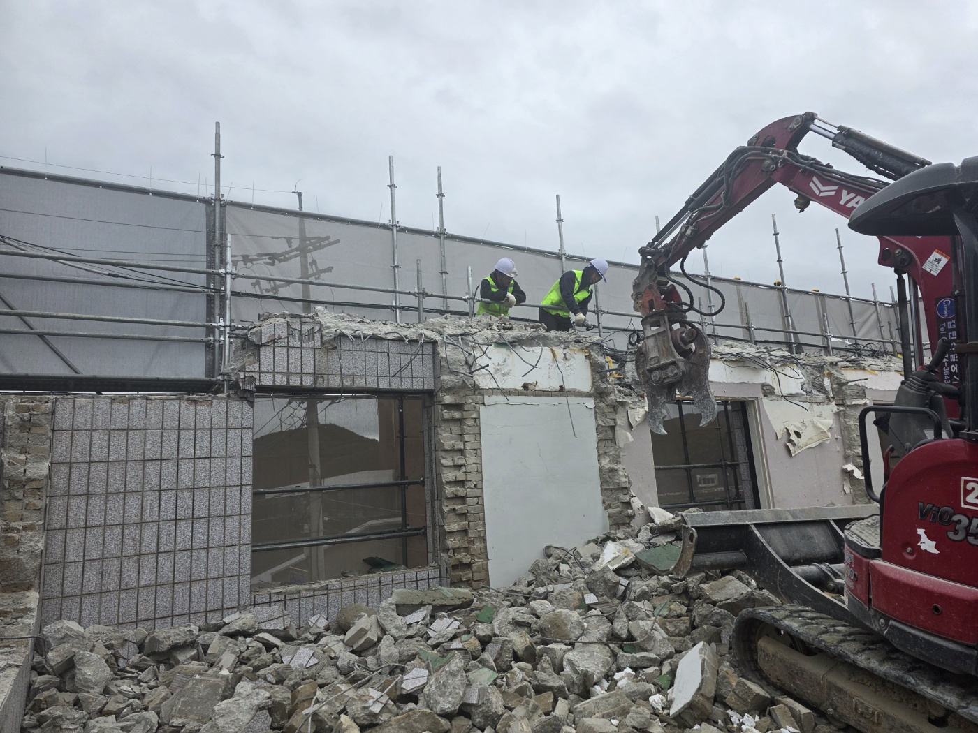 /user/c/captain/editor/2512/b9d4cf7215f5d836fdb399c467ce45b1_1766381816_2442.jpg 이미지크게보기